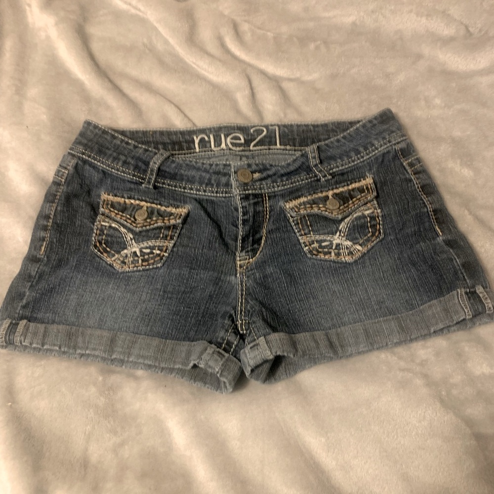 5/6  Rue 21 Jean Shorts - Picture 2 of 5